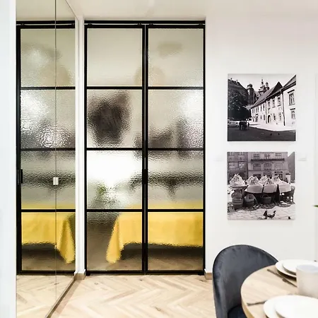 Stary Go Apartment *